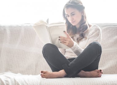 Kız okuma kitabı Divan