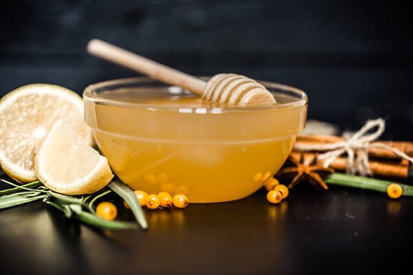 composition of honey with lemon