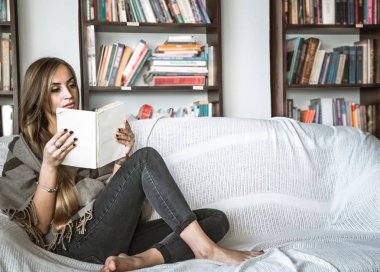 Kız okuma kitabı Divan