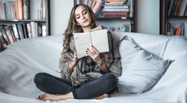 Kız okuma kitabı Divan