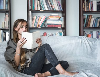 Kız okuma kitabı Divan