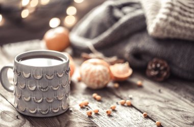 rahat bir Noel çay Kupası natürmort