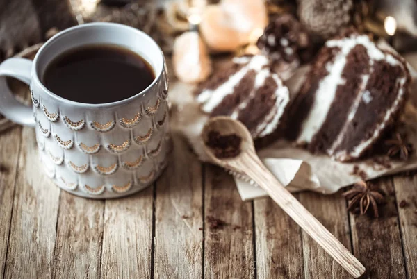 お茶とケーキの居心地の良いカップ — ストック写真