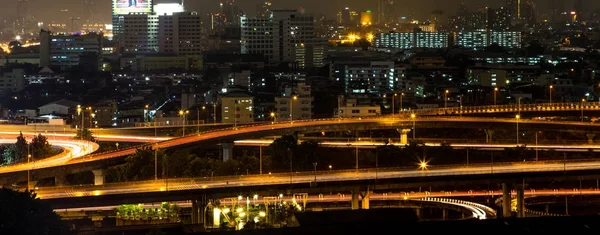 Yağmur damlaları gece penceresinde — Stok fotoğraf