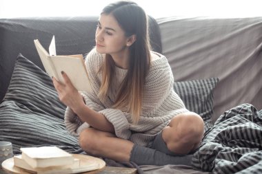 Kız okuma kitabı Divan