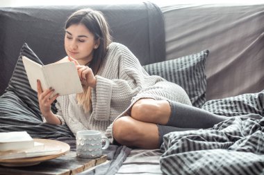 Kız okuma kitabı Divan