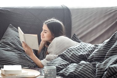 Kız okuma kitabı Divan