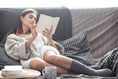 Kız okuma kitabı Divan