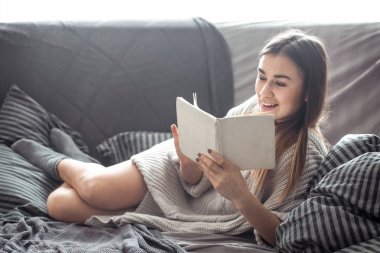 Kız okuma kitabı Divan