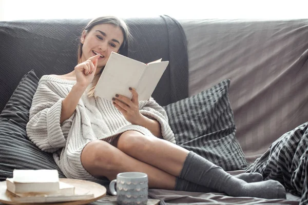 Kız okuma kitabı Divan