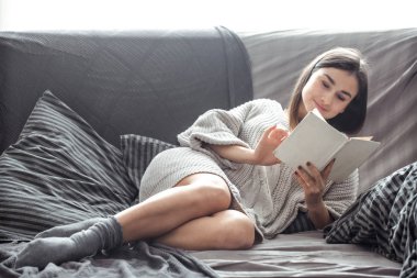 Kız okuma kitabı Divan