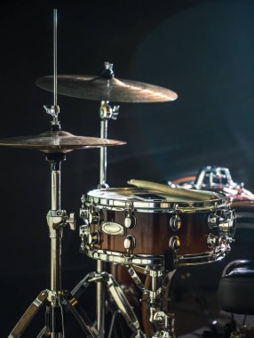 müzik aletleri davul seti, bir ışık, güzel bir ışık 