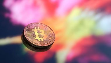 Bitcoin renkli backgrou sanal para yeni bir kavramdır
