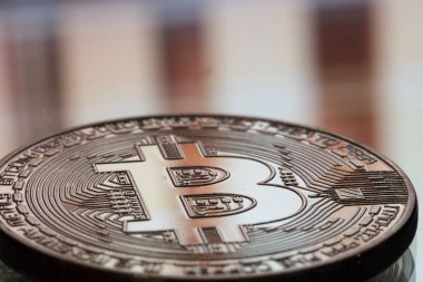 Litecoin ve Bitcoin tatlı güzel bir arka plan üzerinde con sikke