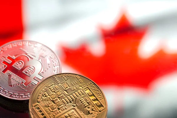 Monedas Bitcoin, en el contexto de la bandera de Canadá, concepto de — Foto de Stock
