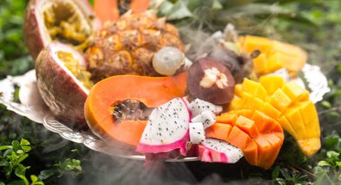 Bir duman egzotik meyve