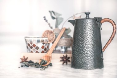 çaydanlık ve çay ile natürmort