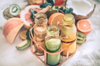 Sağlıklı gıda taze meyve suyu ve meyve