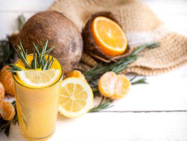 taze portakal suyu ile yaz kompozisyon