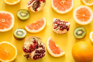 meyve sarı bir arka plan üzerinde