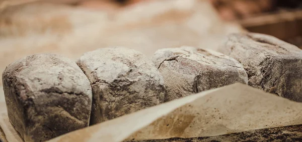 Fresh bread on the counter in the store, close-up . — Stock Photo, Image