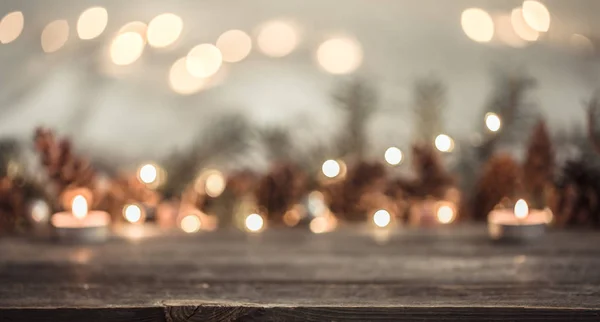 Εορταστική Πρωτοχρονιά φόντο με κώνους και φώτα. — Φωτογραφία Αρχείου