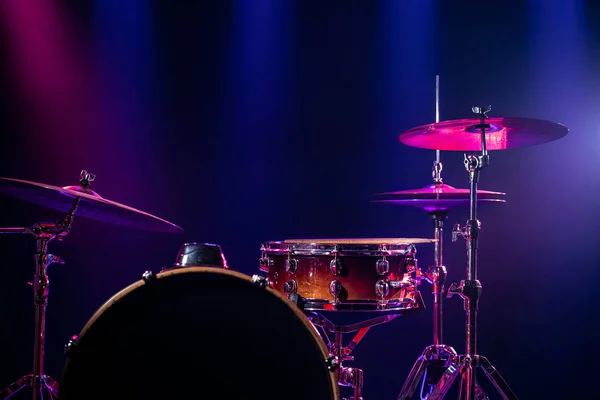Drums and drum set. Beautiful blue and red background, with rays — Stockfoto