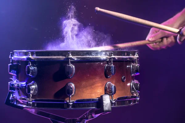 The drummer plays the drums. Beautiful blue and red background, — Stockfoto