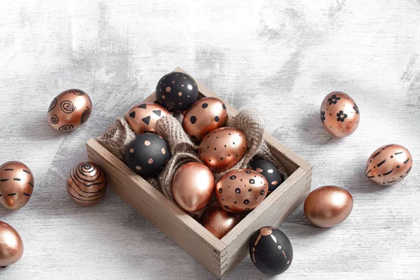 Composition with Easter eggs painted in gold and black. — Stock Photo, Image