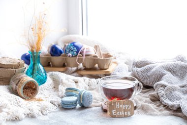 Samimi Paskalya süsleriyle dolu bir hayat. Sabah çayı ve tatlı..