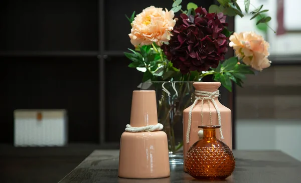 Itens Decorativos Interior Belo Vaso Mesa Artigos Aconchegantes Para Casa — Fotografia de Stock