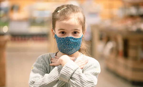 Conceptul Coronavirus Fetiță Poartă Mască Față Timpul Unei Epidemii Virus — Fotografie, imagine de stoc