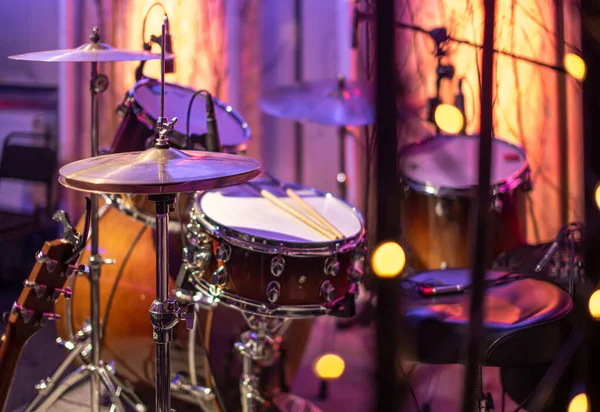 Schlagzeug Becken Hat Auf Einem Schönen Hintergrund Tonstudio Raum Für — Stockfoto