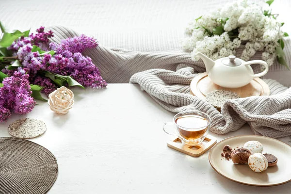 Δροσερή Ανοιξιάτικη Σύνθεση Τσάι Και Ανθισμένες Πασχαλιές Πάνω Άποψη Επίπεδη — Φωτογραφία Αρχείου