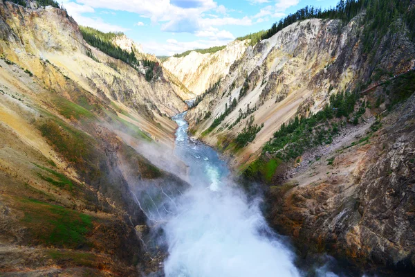 El Gran Cañón de Yellowstone en el Parque Nacional de Yellowstone — Foto de Stock