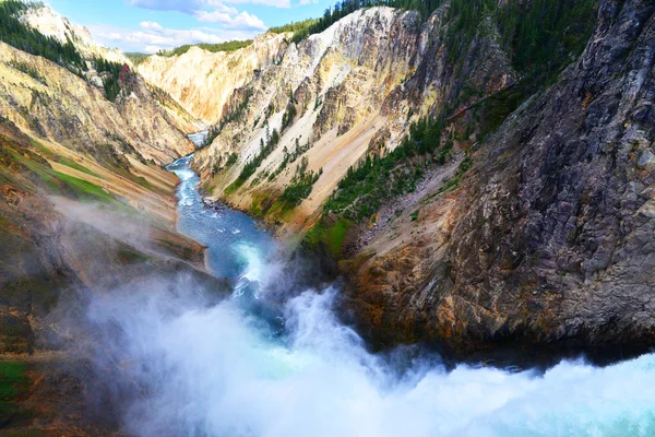 El Gran Cañón de Yellowstone en el Parque Nacional de Yellowstone — Foto de Stock