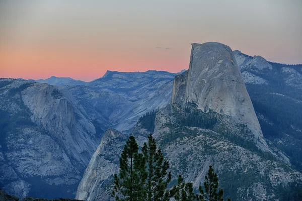 Meia cúpula no Parque Nacional de Yosemite — Fotografia de Stock