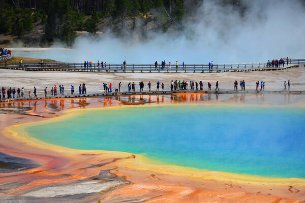 Гранд-Призматическая Весна, Йеллоустонский национальный парк, Вайоминг
