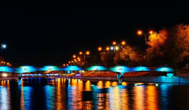 Renkli köprü ışıklar
