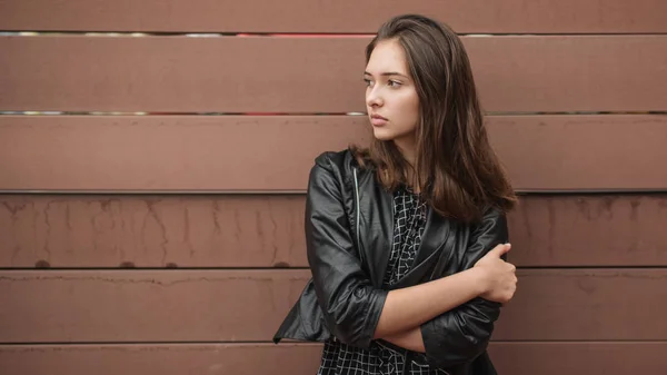 Beautiful brunette girl — Stock Photo, Image