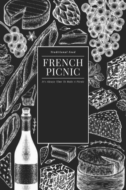Fransız yemek tasarım şablonu. Tebeşir tahtasında el çizimi vektör piknik resimleri. İşlenmiş stil farklı aperatif ve şarap afişi. Retro gıda arka planı.