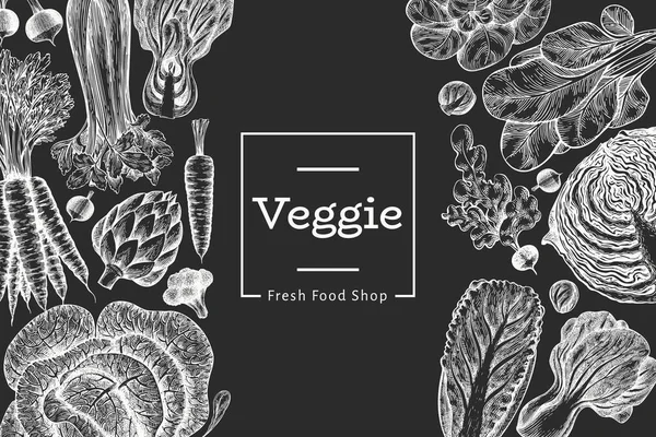 手绘素描蔬菜设计 有机新鲜食品载体模板 老式蔬菜背景 粉笔板上雕刻的植物图解 — 图库矢量图片