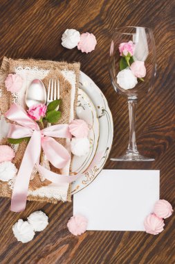 Hafif pembe Gül ve sofra ahşap tablo