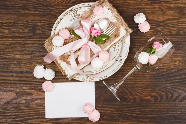 Tableware and silverware with puffy light pink roses — Stock Photo, Image