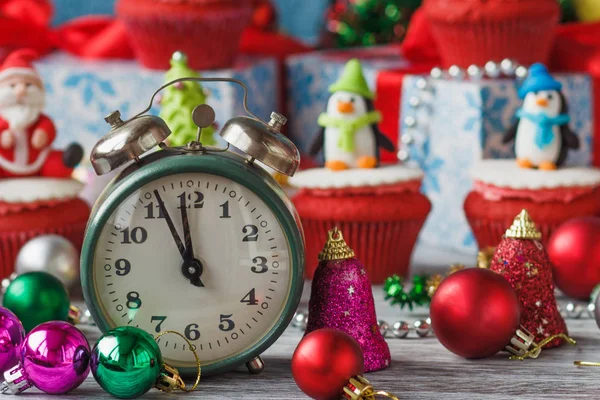 Cupcakes de Noël avec des décorations colorées — Photo