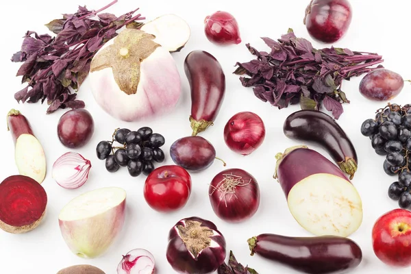 Beyaz izole farklı Menekşe çiğ sebze kümesi