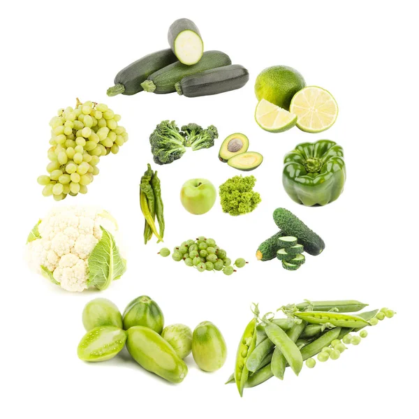 Spiral från gröna frukter och grönsaker, isolerade — Stockfoto