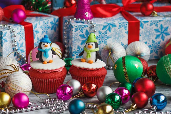 Cupcakes de Noël avec des décorations colorées — Photo