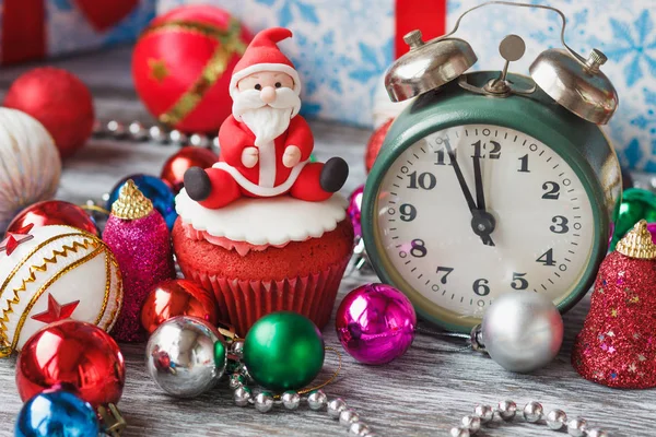 Christmas cupcakes with colored decorations — Stock Photo, Image