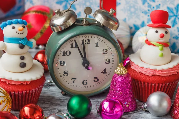 Christmas cupcakes with colored decorations — Stock Photo, Image